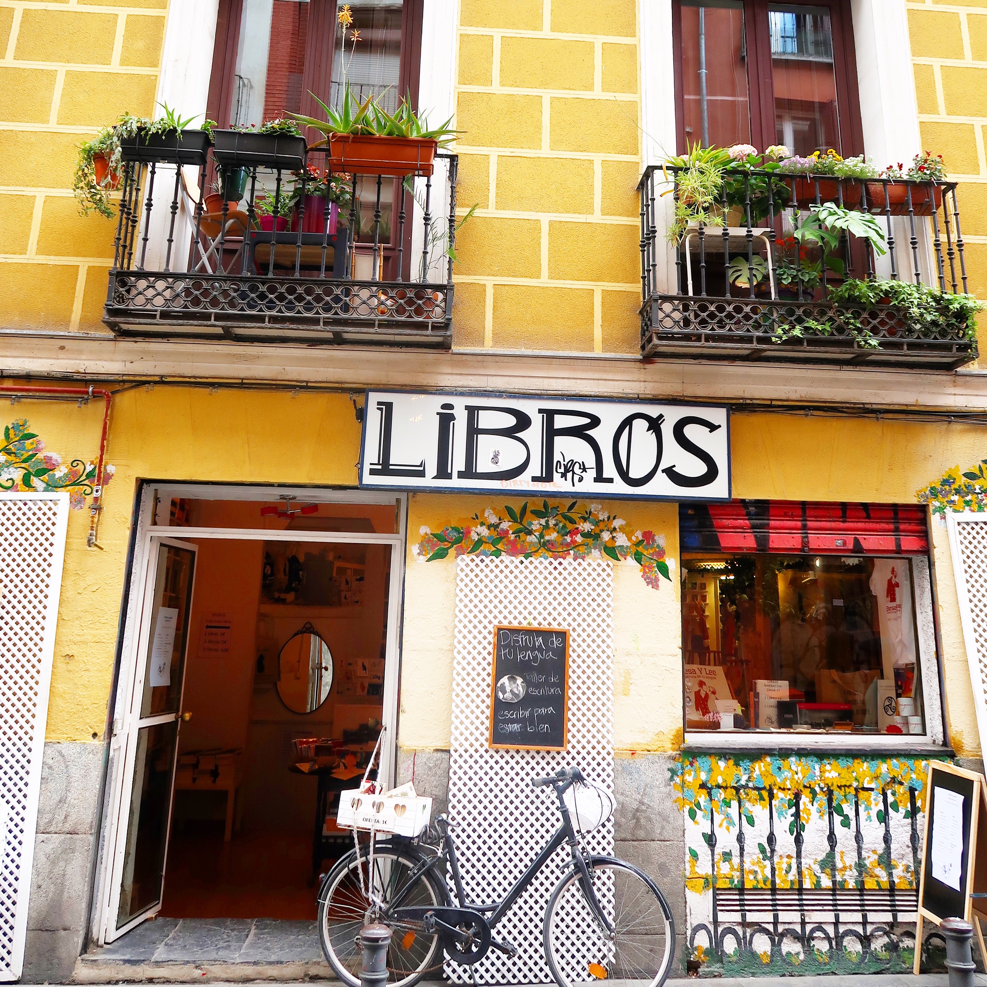 Los Libros para un Mundo Mejor in Malasana. 