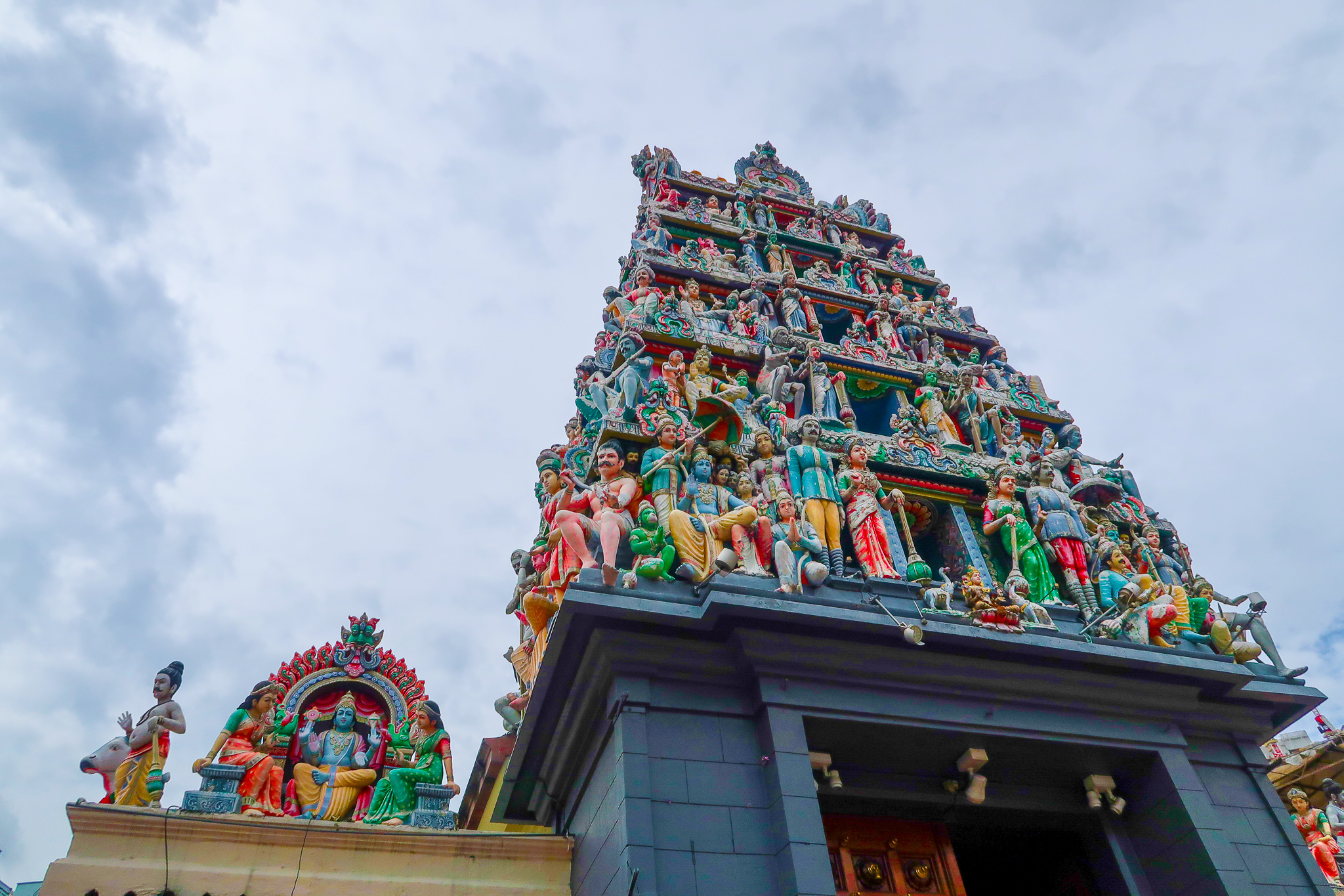 What to do in Singapore - Sri Mariamman Temple 